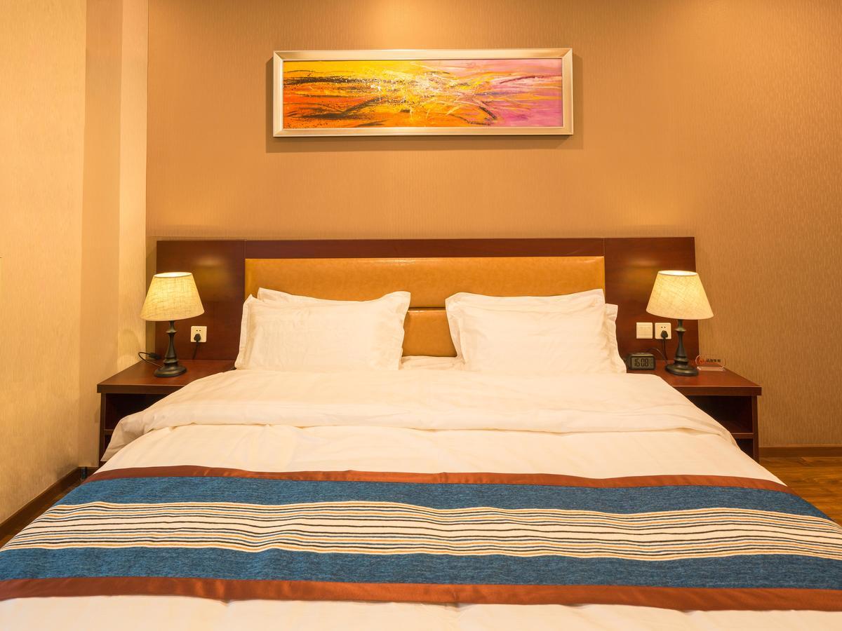 Hotel Hill Lily